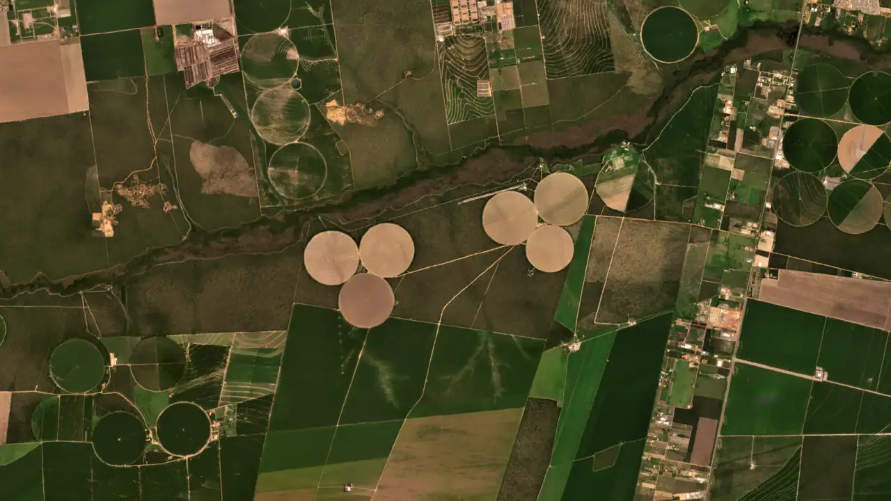 Imagem de satélite de imóveis rurais em Luís Eduardo Magalhães, BA, com as camadas do CAR